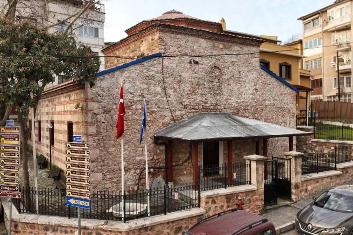 Osmanlı yadigarına büyük ayıp! Medreseye tuvalet yapılması isyan ettirdi